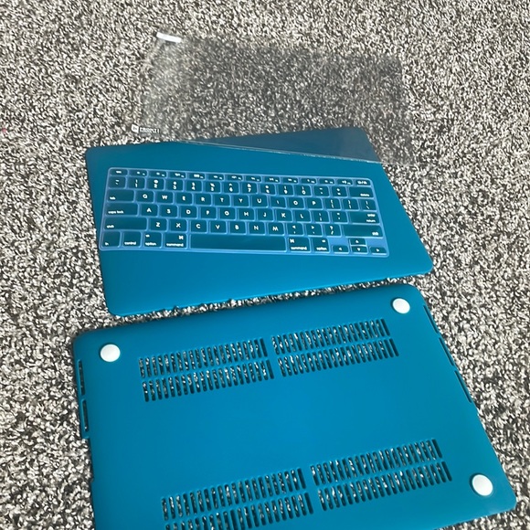 MACBOOK CASE, NWT - Picture 2 of 6